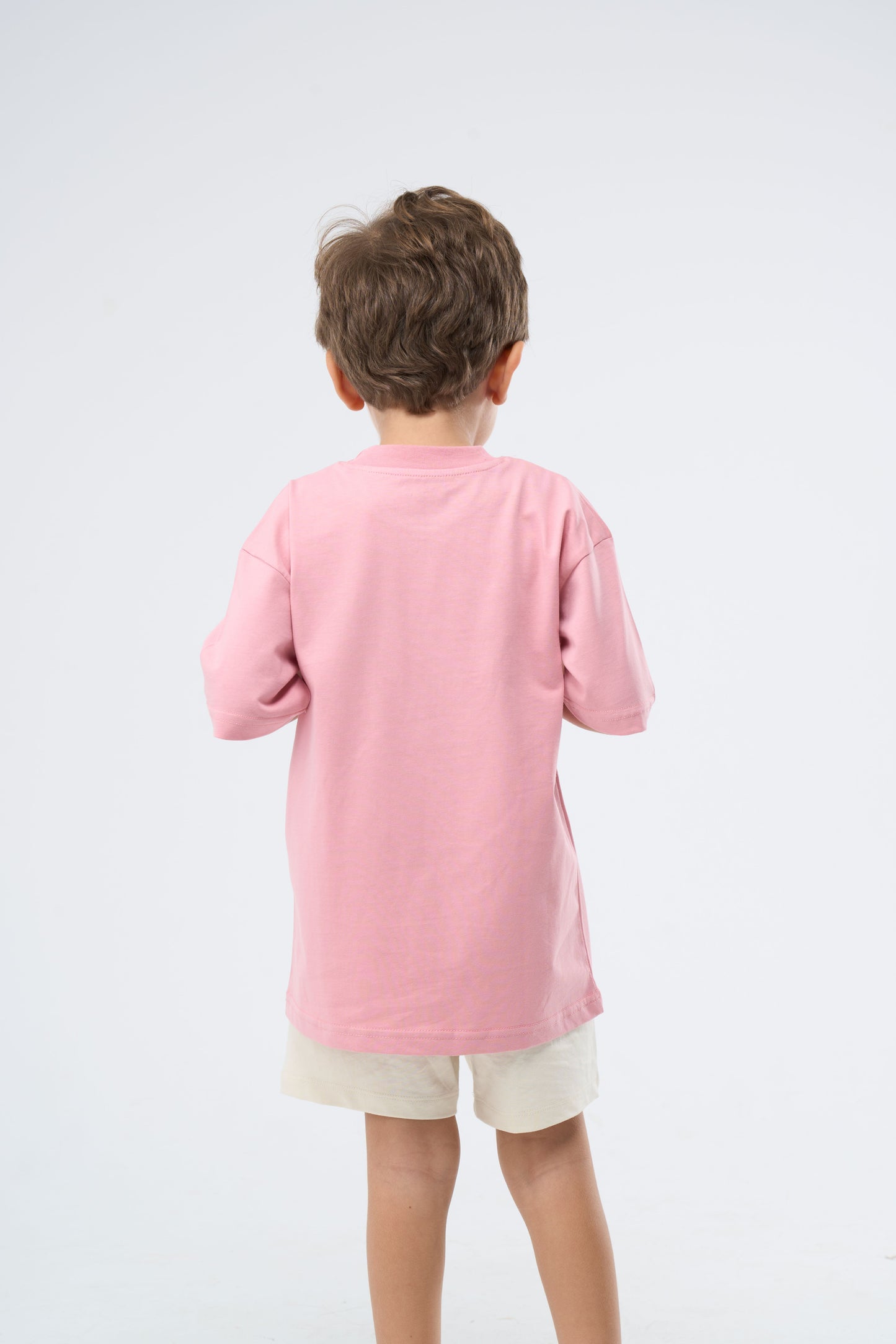Child wearing a Cashmere Pink printed Oversized T-Shirt 